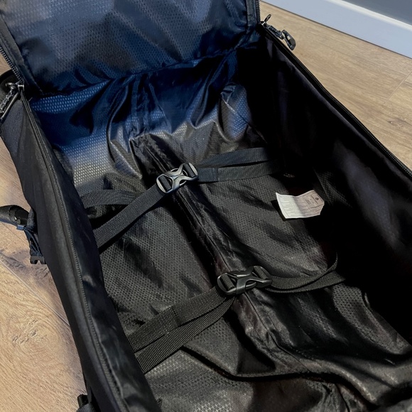 Eagle Creek Caldera 37L Convertible International Carry-On Bag - Picture 9 of 16